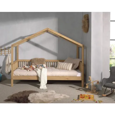 Katus kaptenivoodile Forrest õlitatud tamm